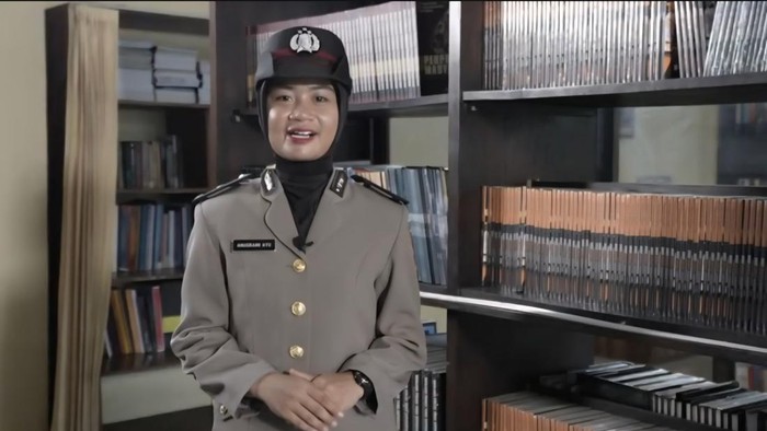bripda-anugraini-ayu-pertiwi-merupakan-bintara-kompetensi-khusus-polri-ayu-sapaan-akrabnya-adalah-lulusan-d4-ilmu-gizi-1749791434795_169